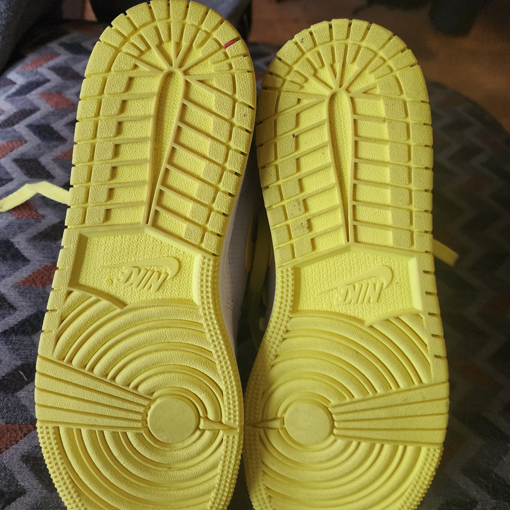 Air Jordan 1 Retro High OG 'First Class Flight' Sneakers - Picture 9 of 9